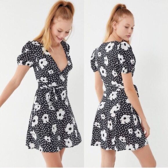 𝅺🆕 UO Jocelyn Floral / Polka Dot Puff Sleeve - Picture 2 of 12